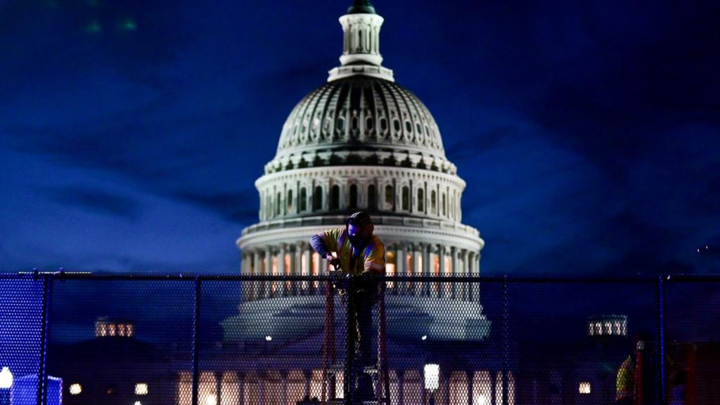 fencing outside capitol