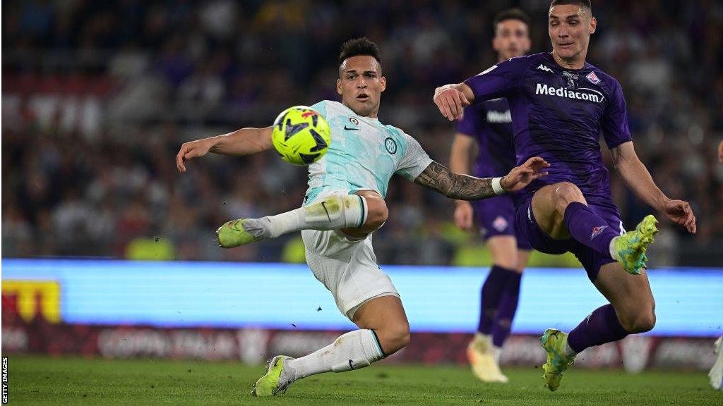 Lautaro Martinez scores for Inter Milan against Fiorentina