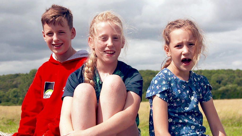 children-sat-on-hay.