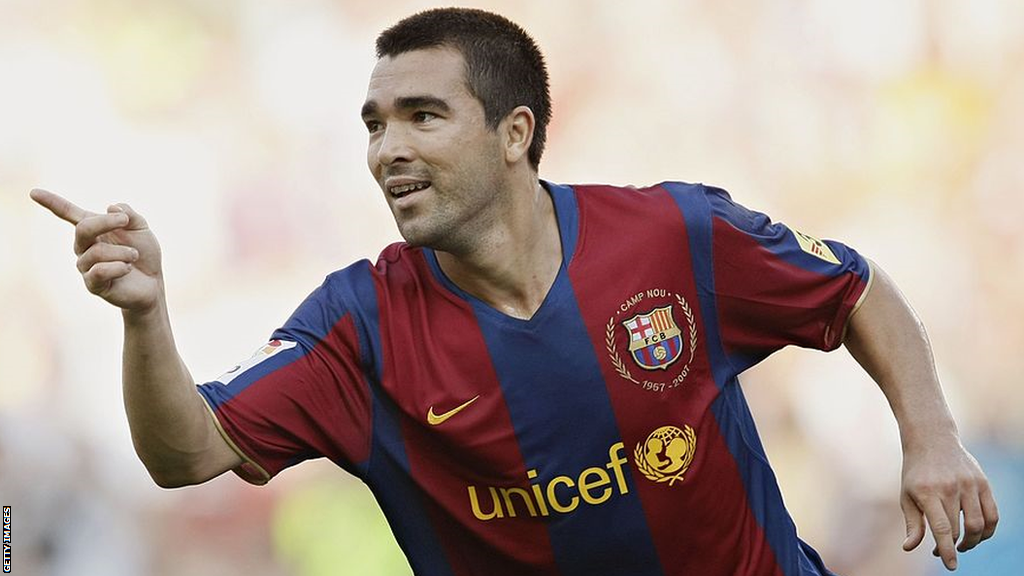 Deco celebrates scoring a goal for Barcelona in 2007