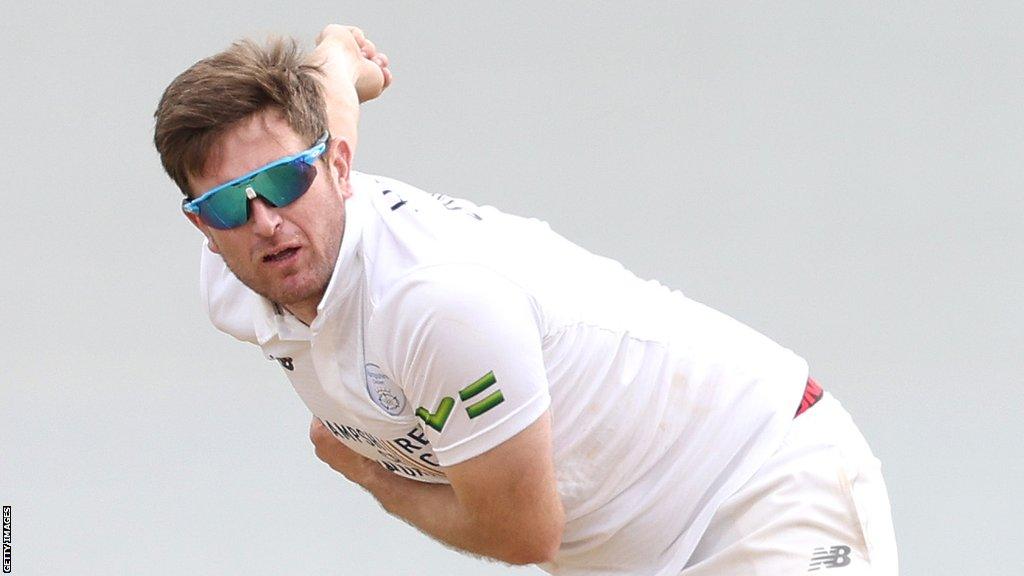 Hampshire's Liam Dawson bowling