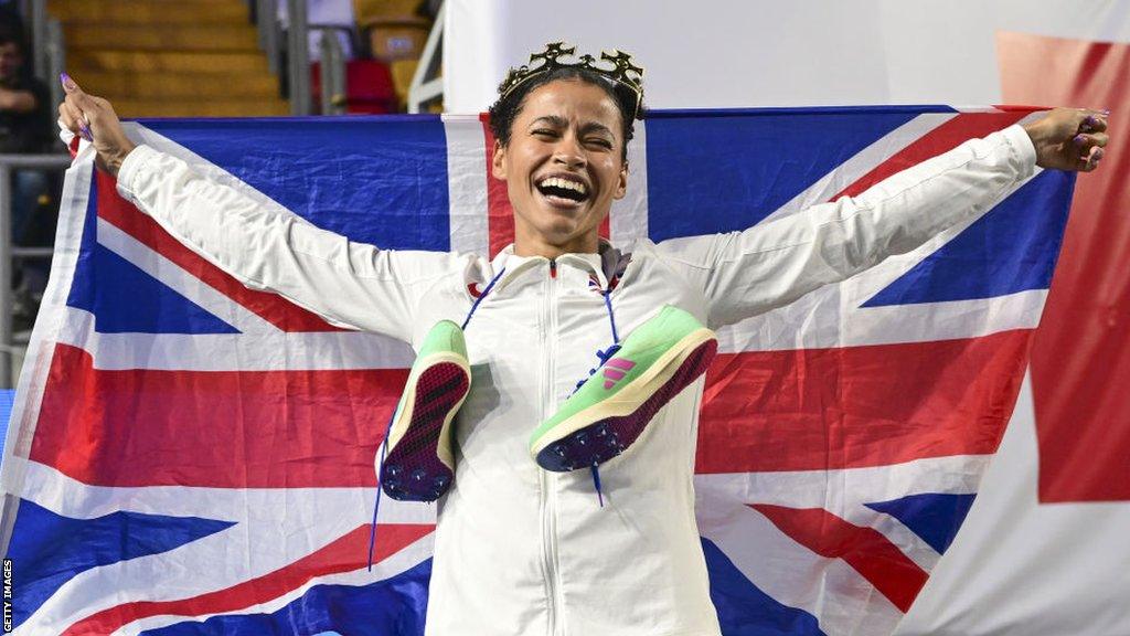 Jazmin Sawyers celebrates her European indoor gold medal