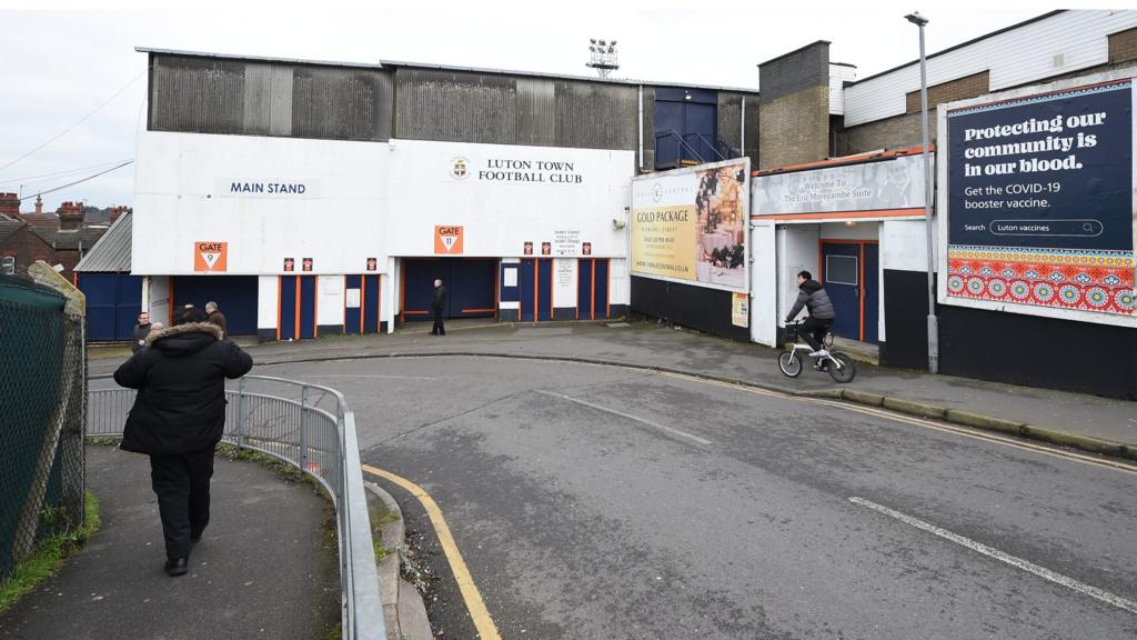 General view outside Kenilworth Road stadium