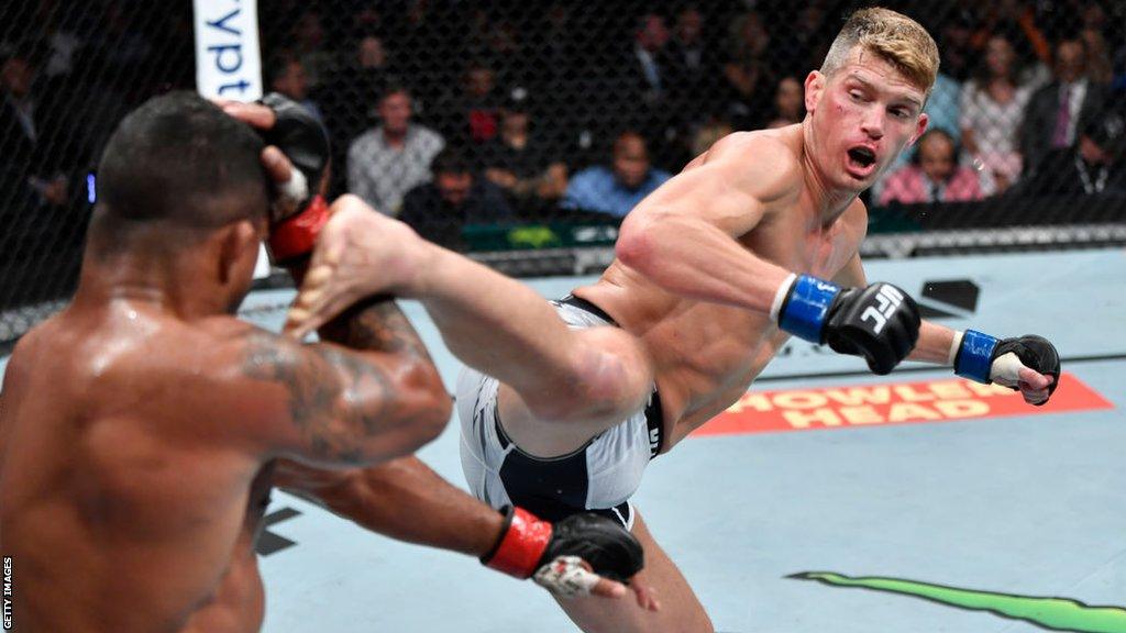 Stephen Thompson aims a kick at his opponent