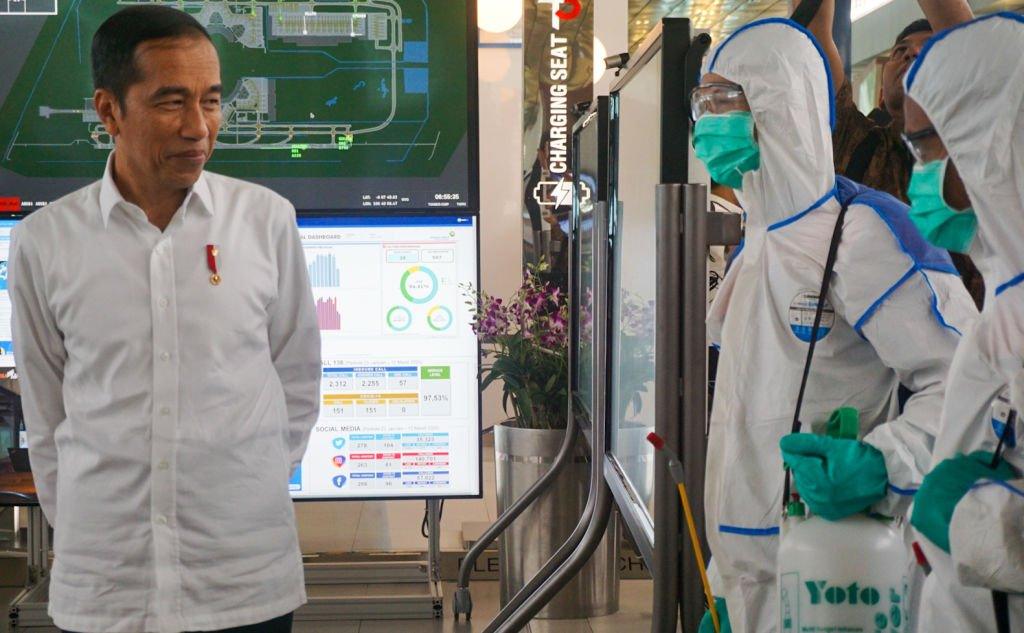 President Joko Widodo visits healthcare workers.