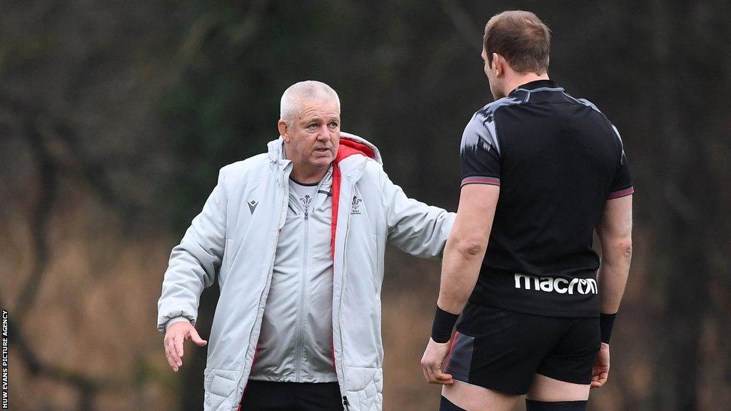 Wales head coach Warren Gatland in conversation with Alun Wyn Jones in training