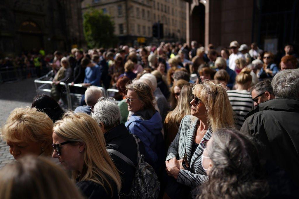 People await the King