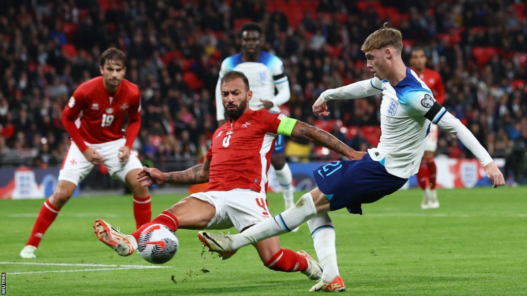 Cole Palmer crosses the ball