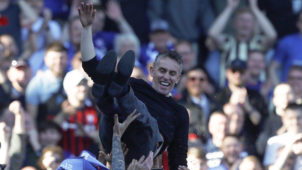 Kieran McKenna celebrates with his players