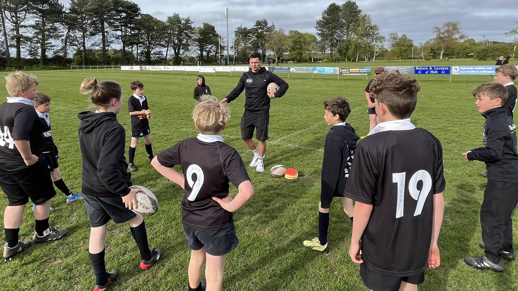 Leicester Tigers and England scrum-half Ben Youngs coaching junior players at his first club Holt