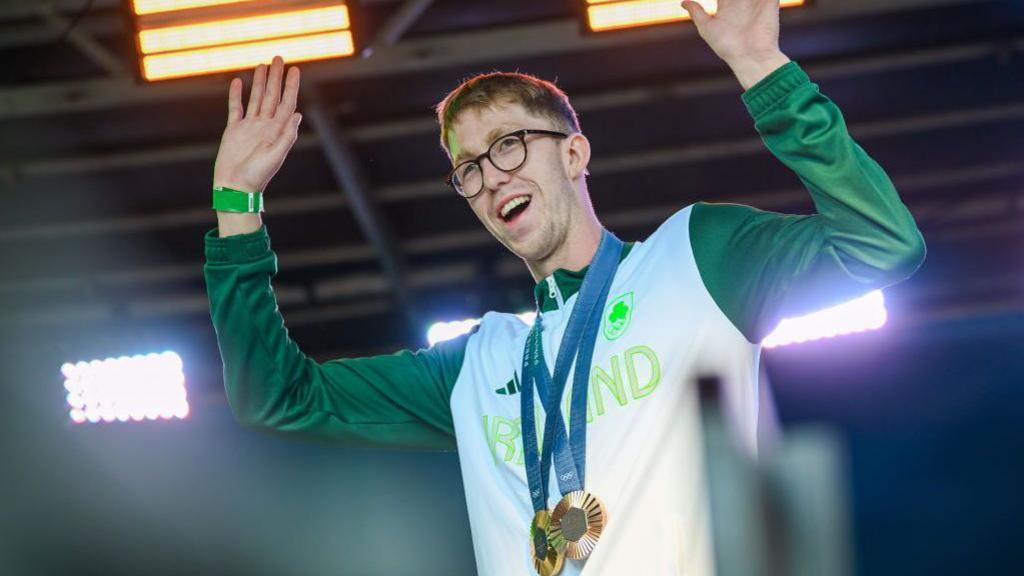 Daniel Wiffen with his Olympic medals