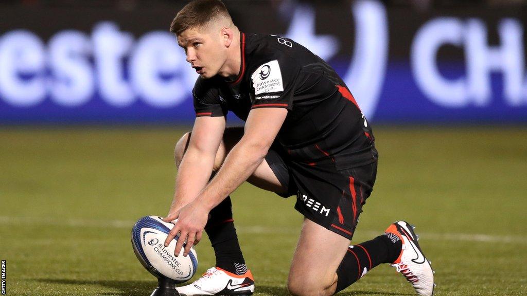 Owen Farrell prepares to kick for Saracens