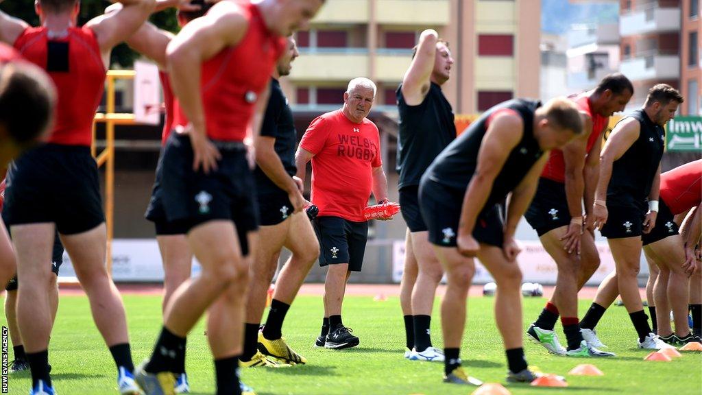 Warren Gatland looking at players