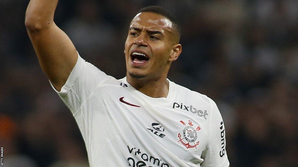 Murillo playing for Corinthians