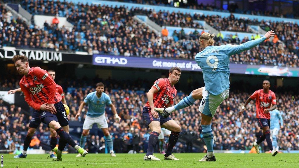 Erling Haaland puts Manchester City ahead against Everton