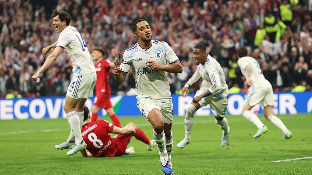 Youri Tielemans celebrates