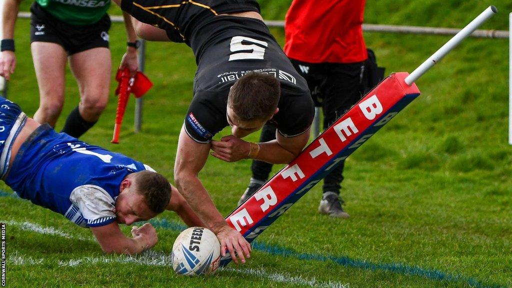 Harry Aaronson's try for Cornwall