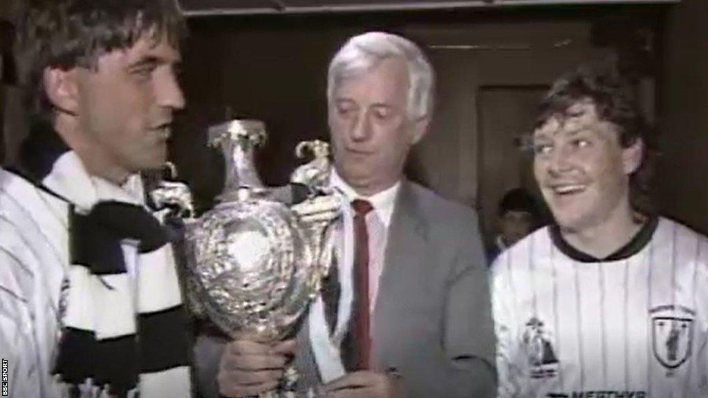 Bob Latchford, manager Lyn Jones (centre) and goalscorer Chris Baird with the Welsh Cup