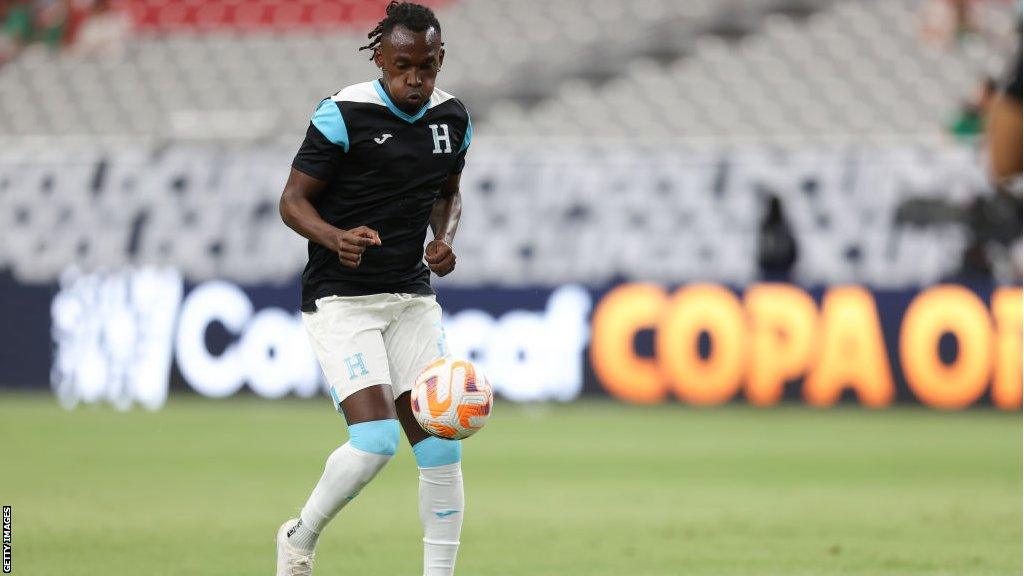 Alberth Elis in action for Honduras