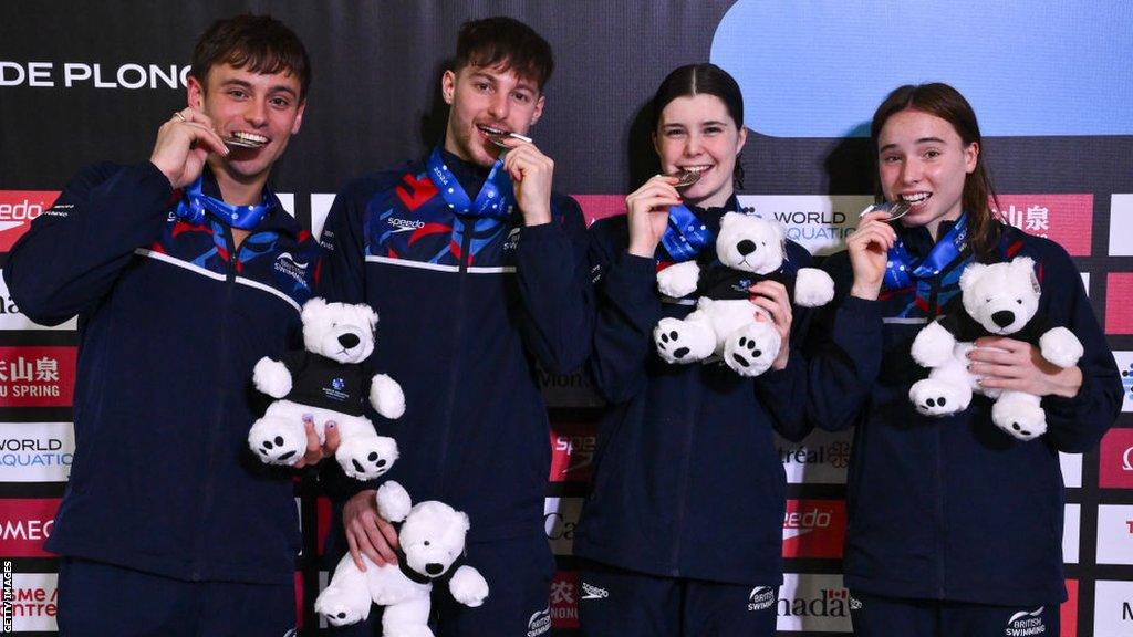 Thomas Daley, Anthony Harding, Andrea Spendolini-Sirieix and Yasmin Harper of Great Britain pose with silver medals