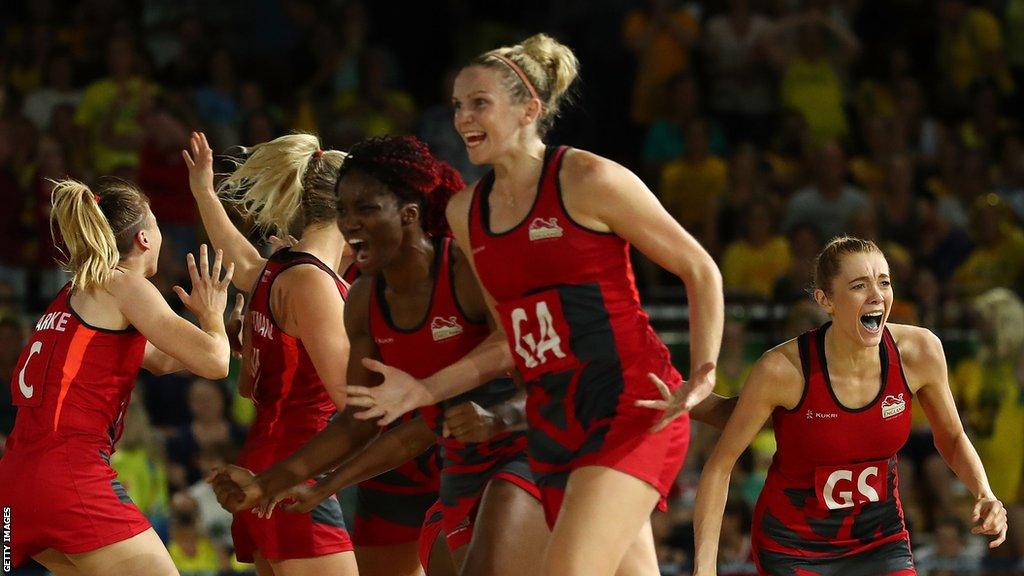 Jo Harten celebrates Commonwealth Games gold with England team mates