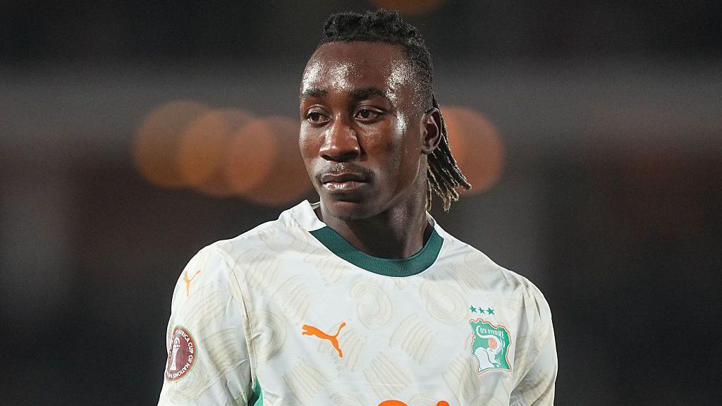 Yan Diomande in a white Ivory Coast kit