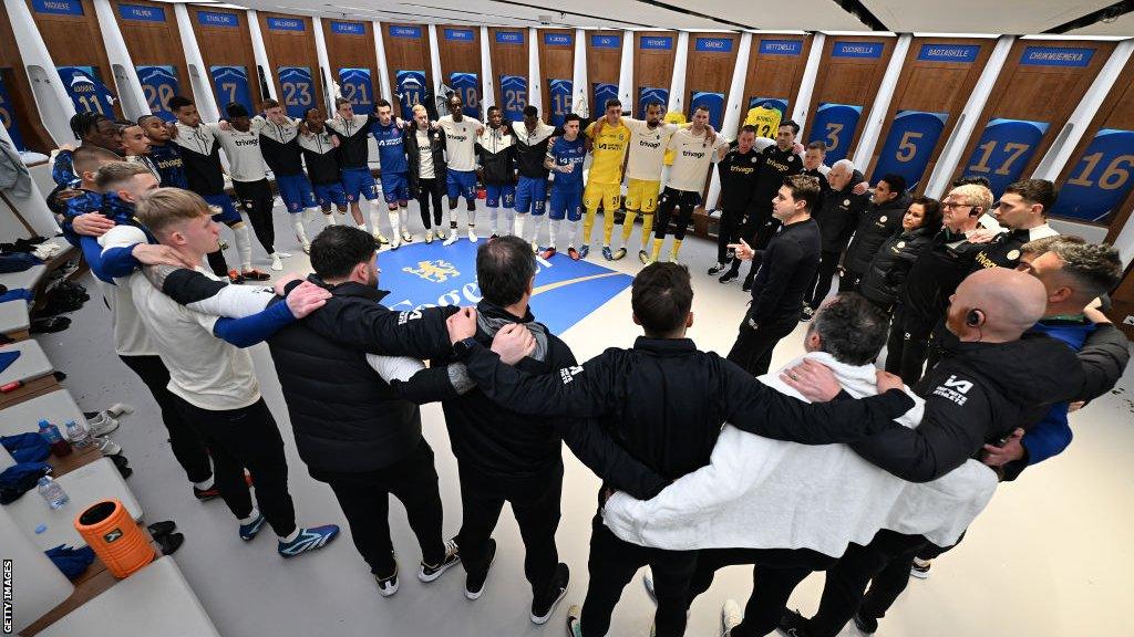 Chelsea manager Mauricio Pochettino speaks to his players in the dressing room after EFL Cup loss