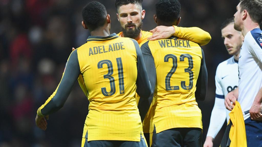 Olivier Giroud of Arsenal celebrates