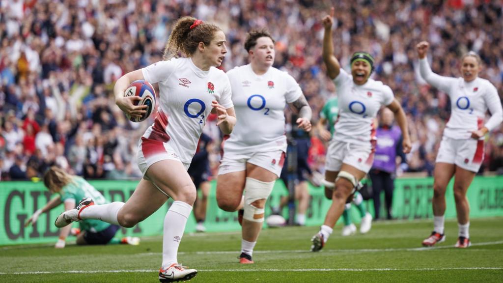 Abby Dow scores at Twickenham