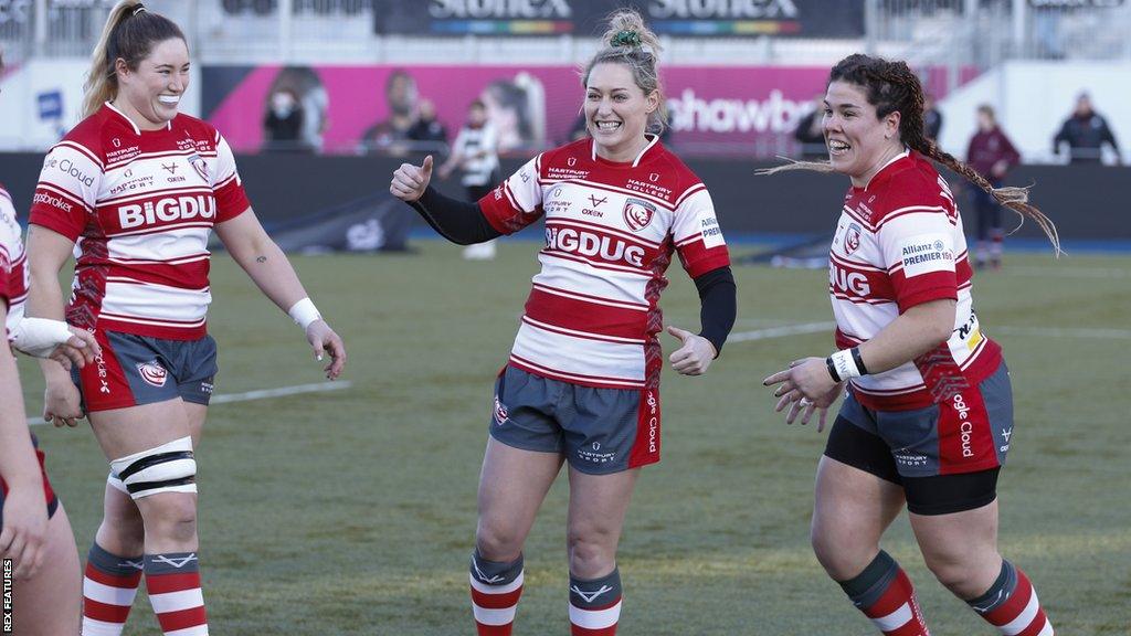 Natasha 'Mo' Hunt (centre) playing for Gloucester-Hartpury