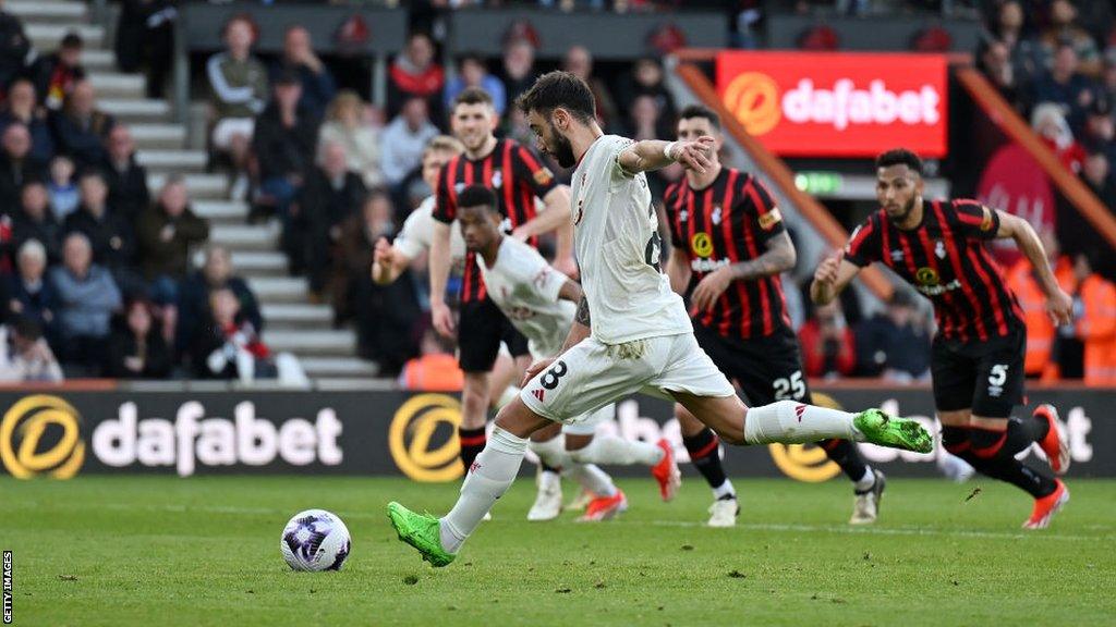 Bruno Fernandes scores a penalty for Manchester United