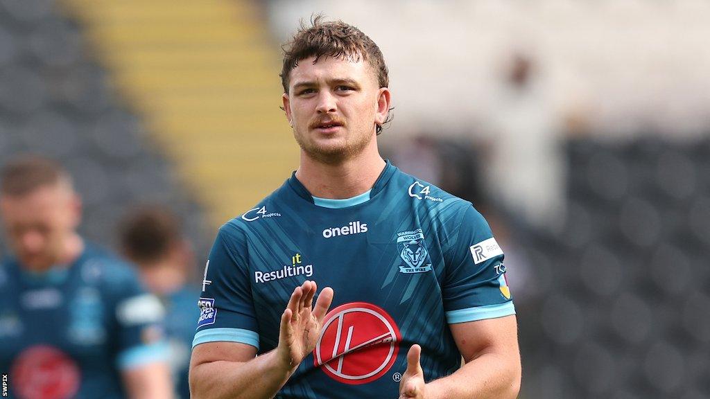 Warrington Wolves forward Jordan Crowther clapping the fans