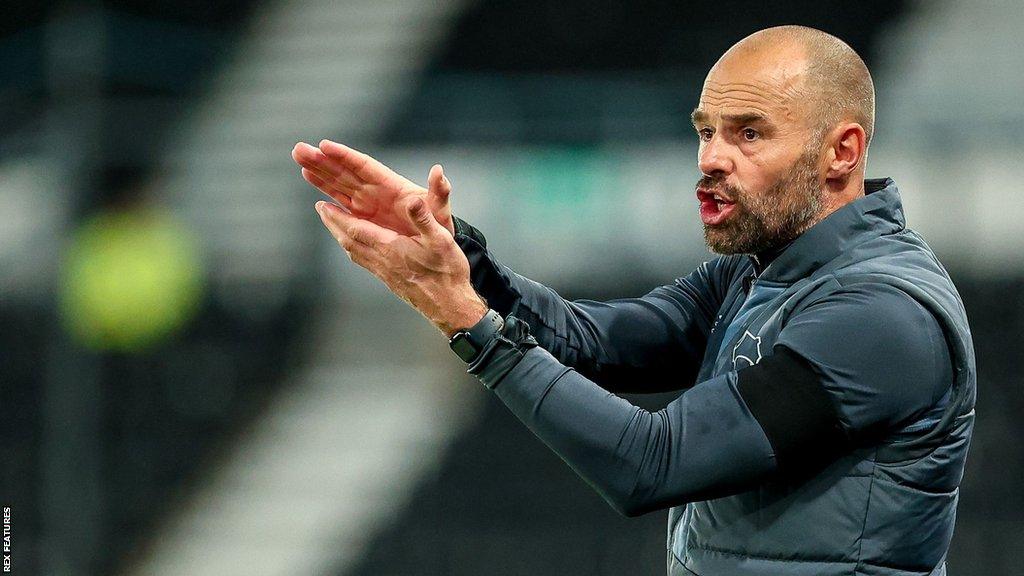 Derby County boss Paul Warne clapping his hands and shouting instructions to his players