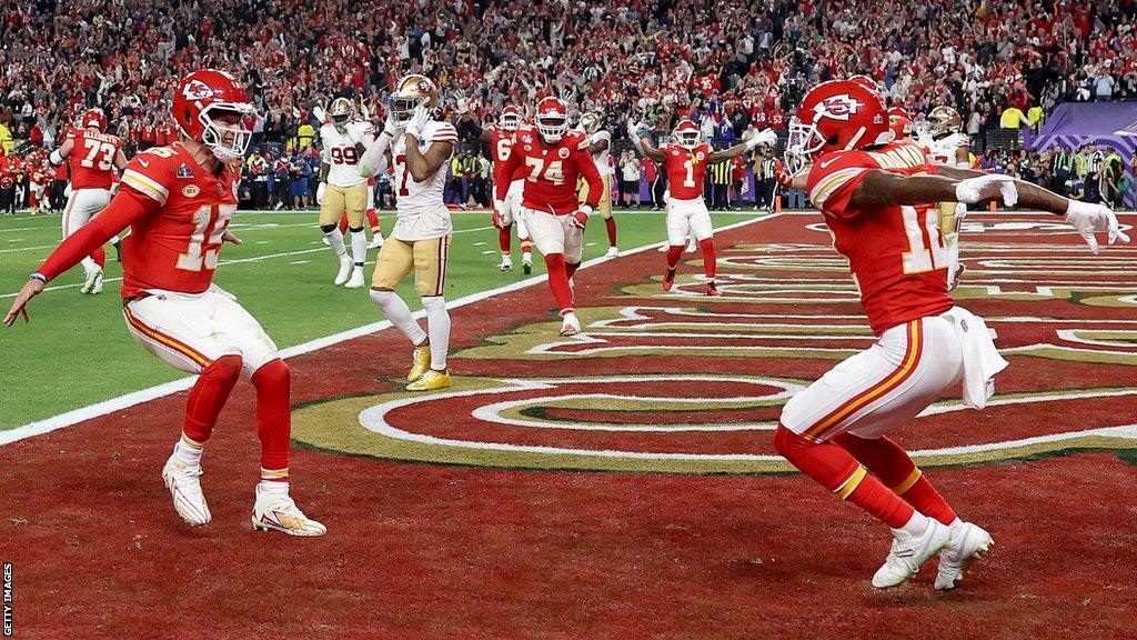 Patrick Mahomes celebrates with Mecole Hardman