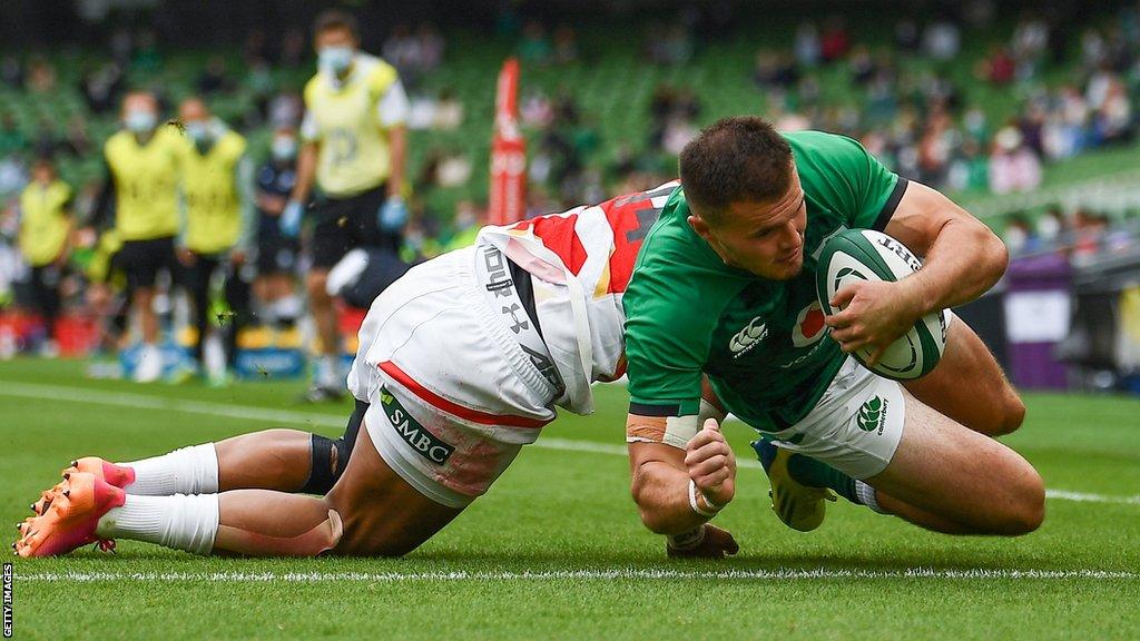 Stockdale scores a try against Japan at the Aviva Stadium in 2021