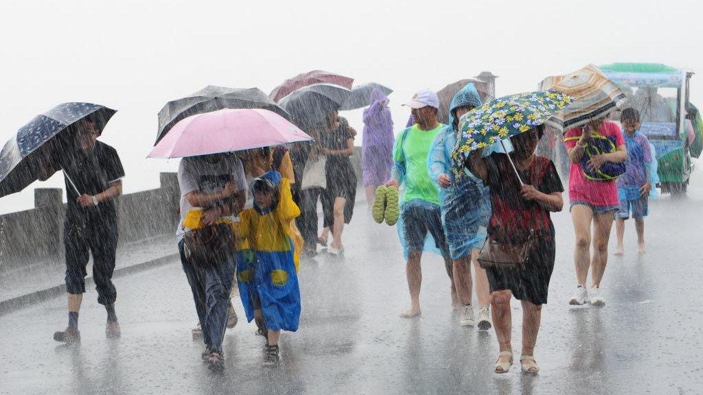 rain-typhoon-lekima.