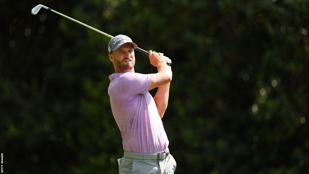 Wyndham Clark plays a shot