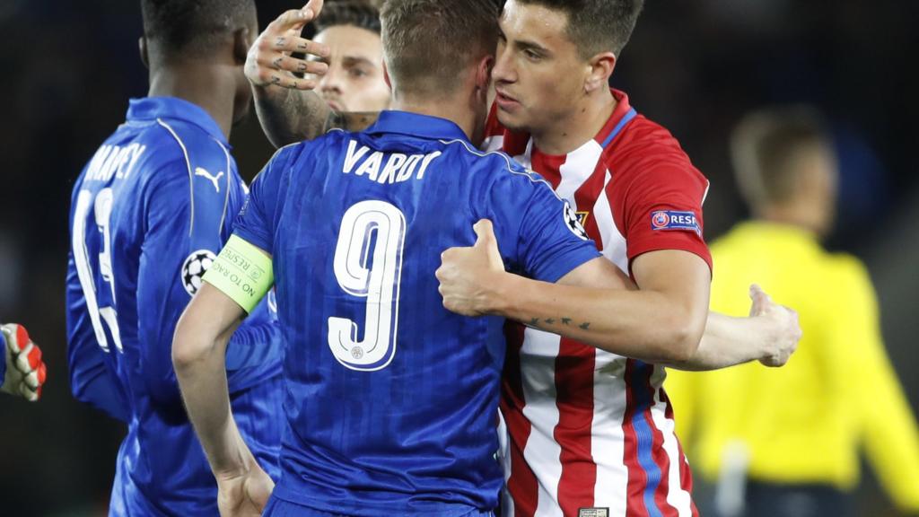 Jamie Vardy embraces Jose Gimenez