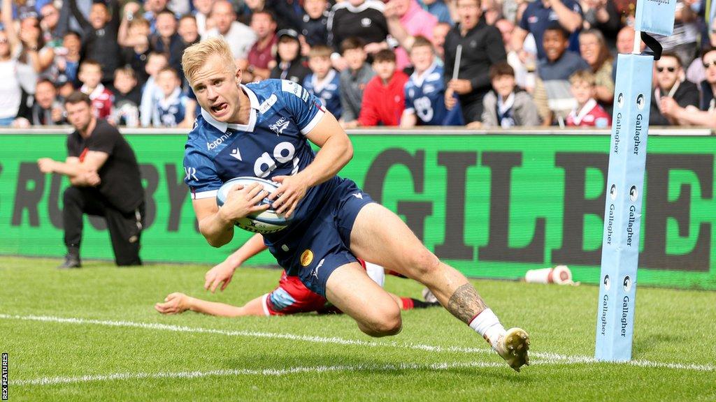 Sale Sharks winger Arron Reed scoring a try v Leicester