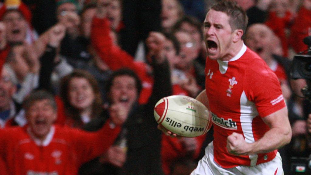 Shane Williams scores for Wales