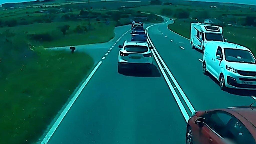 A dangerous overtaking manoeuvre