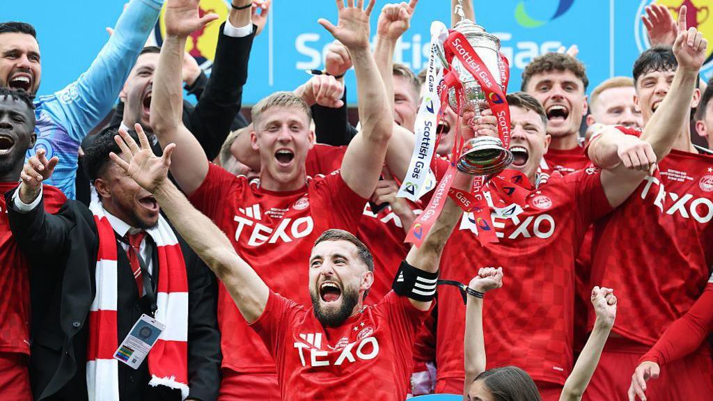 Aberdeen celebrate winning Scottish Cup