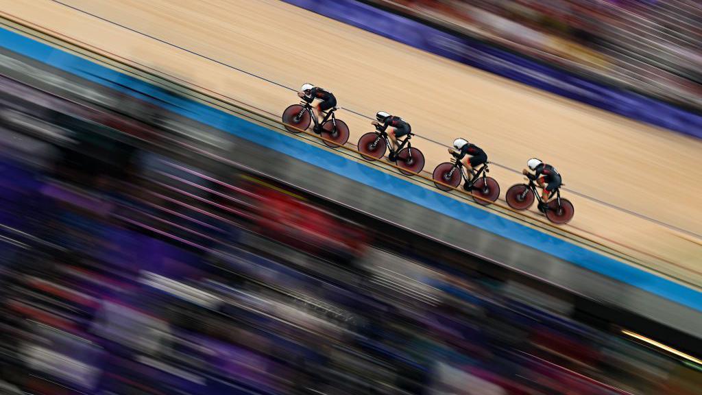 Speeding image of Team GB team pursuit