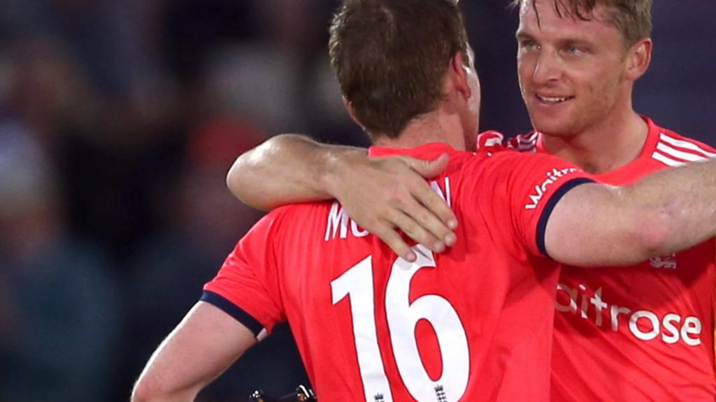 Jos Buttler and Eoin Morgan celebrate