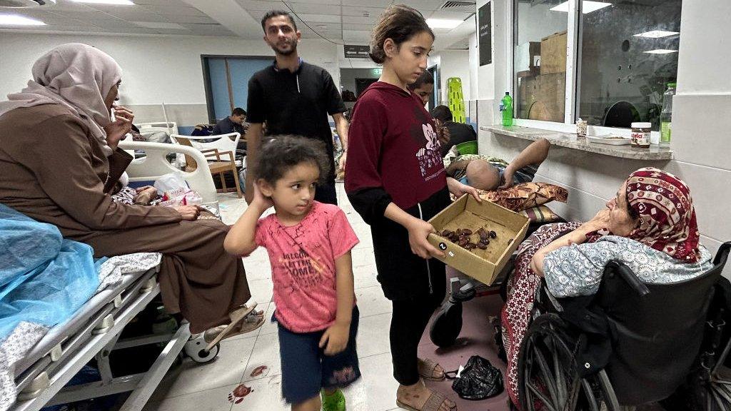 Patients and internally displaced people at Al-Shifa - 10 November