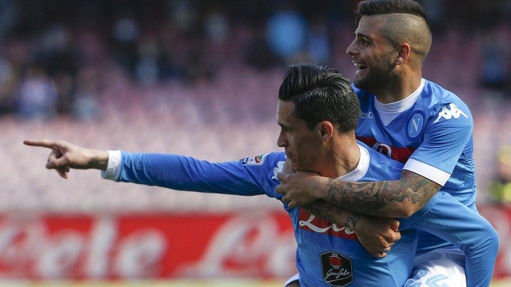 Napoli"s Jose Maria Callejon (L) celebrates with teammate Lorenzo Insigne