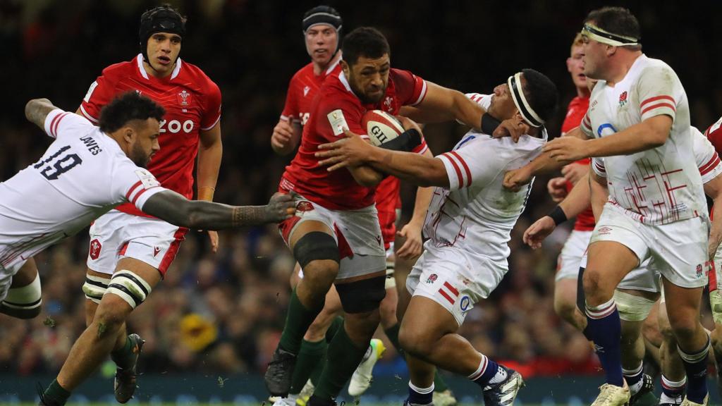 England's Courtney Lawes and Mako Vunipola tackle Wales' Taulupe Faletau