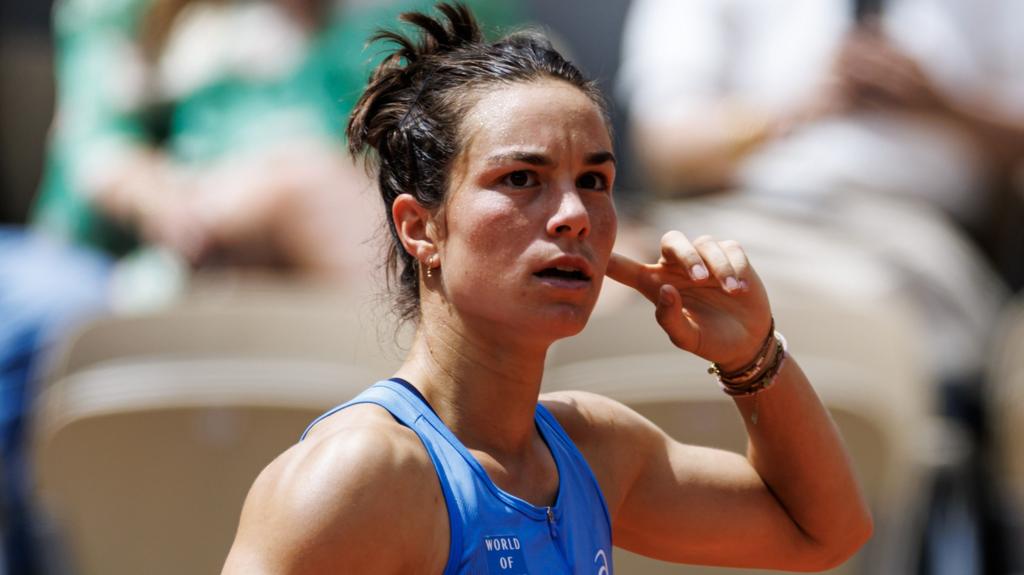 Upset in [Tournament Name]: World No. 361 Boisson Defeats No. 3 Seed Pegula