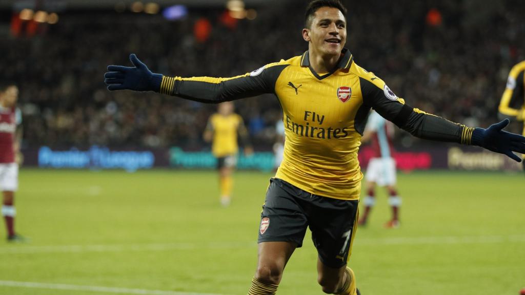 Alexis Sanchez celebrates