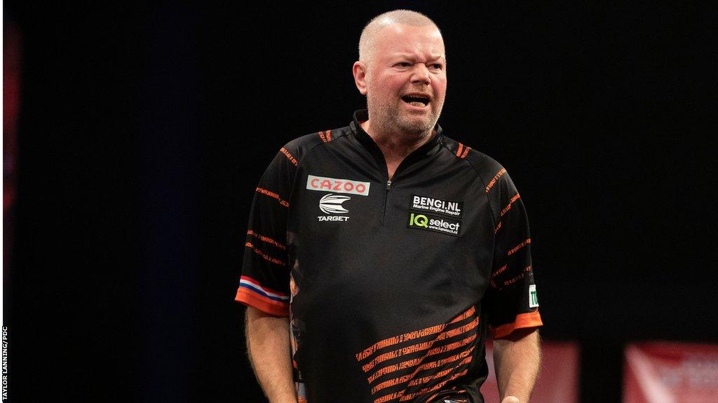 Raymond van Barneveld celebrates